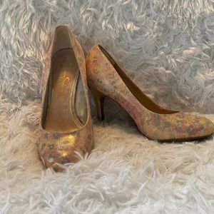 Jessica Simpson pump heels multicolored with pink hue gold heels size 8